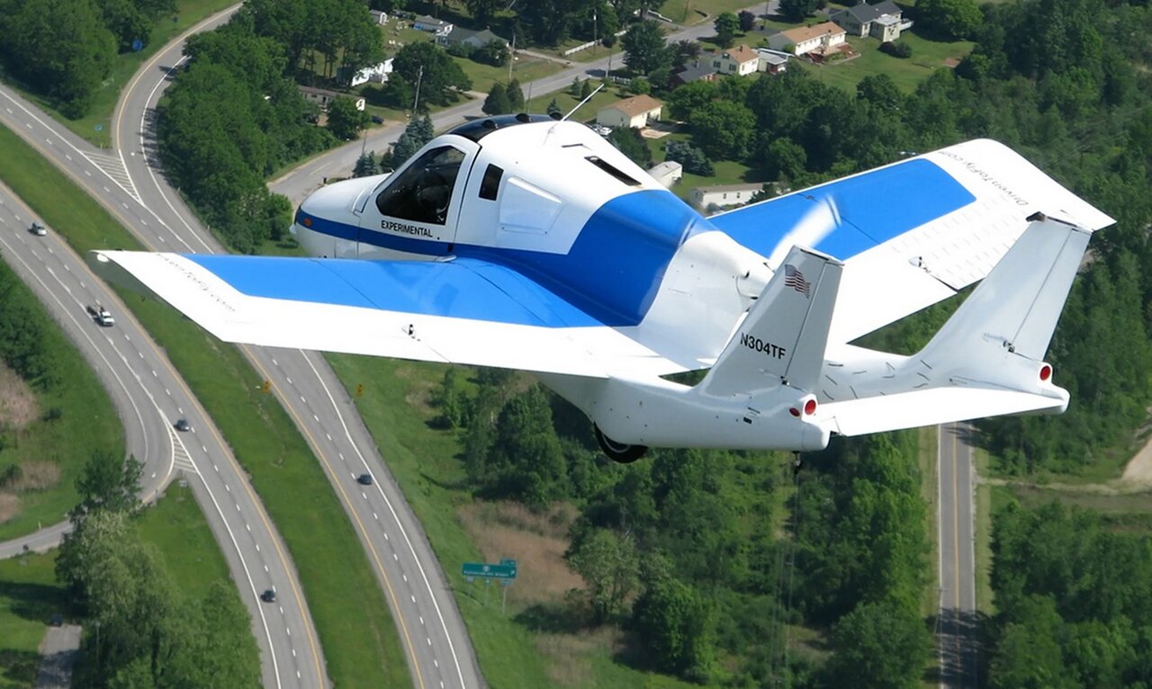 رویای پرواز از روی ترافیک چقدر واقعی است؟ /با «ایر کار» خودروی پرنده جدید آشنا شوید رویای پرواز از روی ترافیک چقدر واقعی است؟ /با «ایر کار» خودروی پرنده جدید آشنا شوید