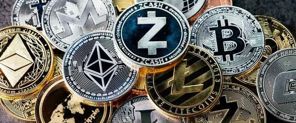 قیمت ارز‌های دیجیتال امروز یکشنبه ۲۳ آذر ۱۴۰۴ / بیت‌کوین و اتریوم در مسیر نزولی محدود