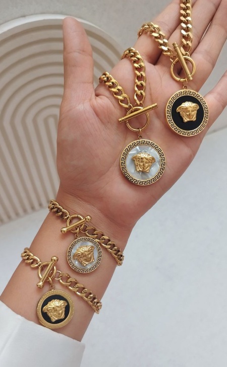 شیک ترین مدل نیم ست طلای ورساچه