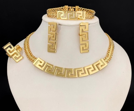 طرح های متنوع از سرویس طلا ورساچه