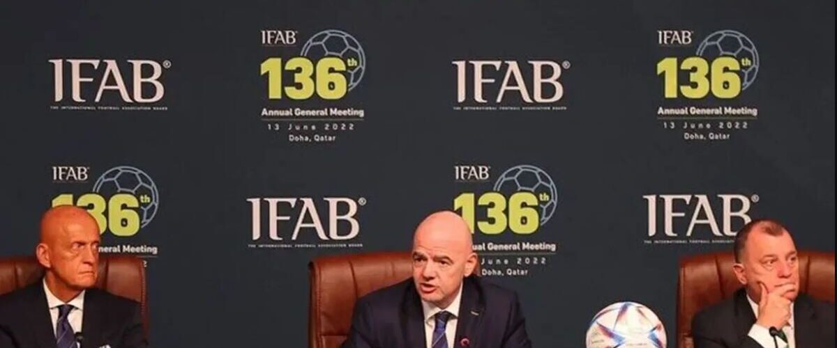 قوانین فوتبال تغییر می‌کند / اجرای قوانین جدید داوری در آستانه جام جهانی ۲۰۲۶