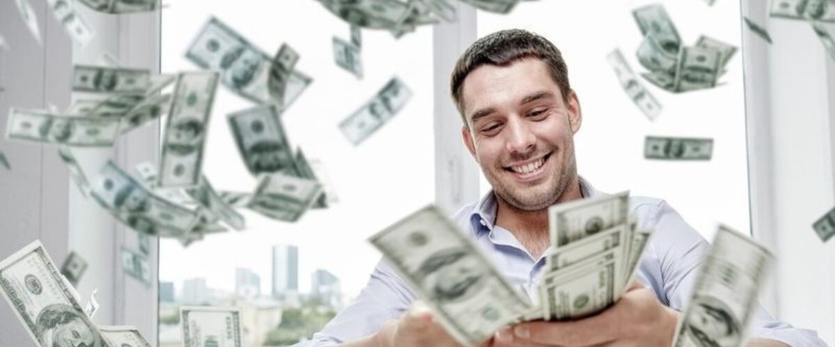 پولدارترین فرد جهان چقدر درآمد دارد و چند دلار پول دارد؟