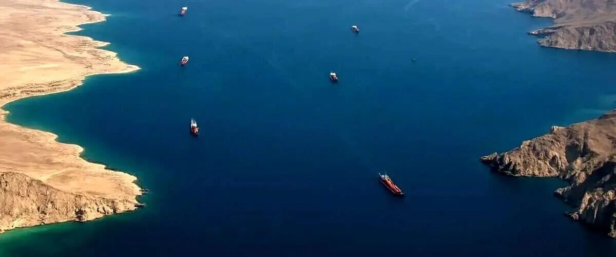 المیادین: هیچ کشتی آمریکایی از تنگه هرمز عبور نکرده / اظهارات ترامپ نمایشی است