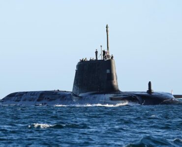 زیردریایی اتمی انگلیس به دریای عرب رسید/ ماجرا چیست؟