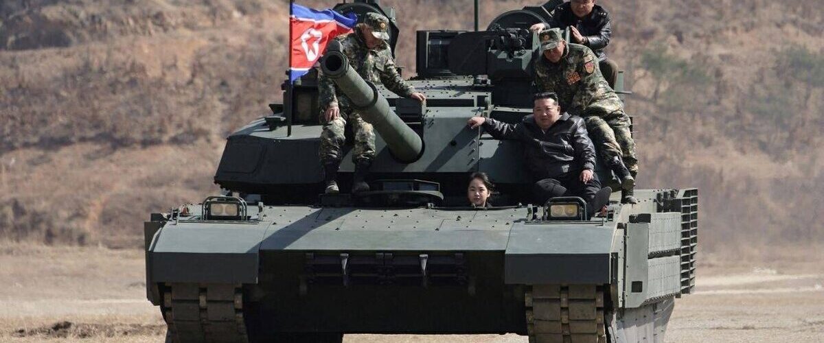 عکس‌های خبرساز از کیم جونگ اون / تانک‌سواری با دخترش