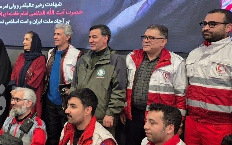 فریبا کوثری و سیروس همتی در جمع امدادگران هلال احمر