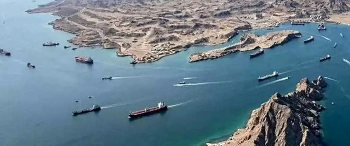 آخرین وضعیت محاصره دریایی و کشتیرانی در تنگه هرمز/ بلومبرگ گزارش کرد