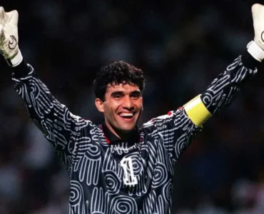 احمدرضا عابدزاده در آمریکا پا به توپ شد