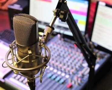 اعلام ویژه‌برنامه‌های رادیو در دهه کرامت