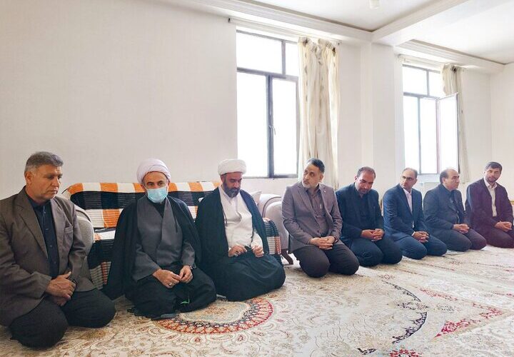 امام جمعه ایلام با خانواده های معظم شهدای جنگ رمضان دیدار کرد