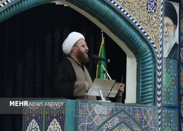 امام جمعه فومن: بیان توانمندی‌های کشور جبهه دشمن را ناامید می‌کند