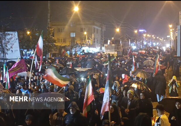 باران حریف یاسوجی‌ها نشد؛ راهپیمایی باشکوه دیار آریوبرزن