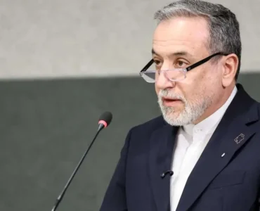 تصاویر توجه‌برانگیز از ورود عراقچی به اسلام‌آباد+ عکس