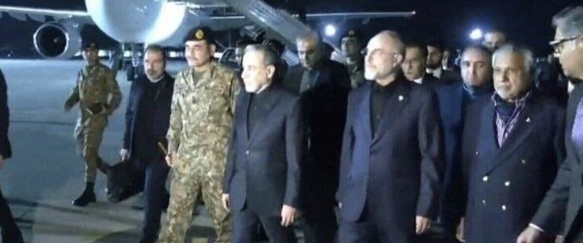 تصویری دیده نشده از هیات ایران در فرودگاه اسلام آباد + عکس