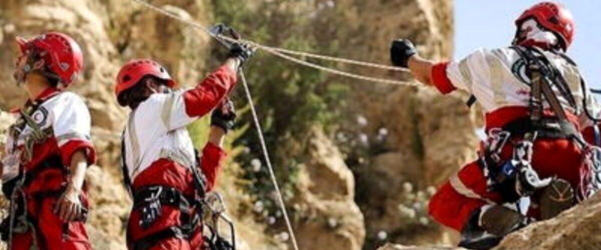 تلاش‌های تیم‌های امداد و نجات هلال احمر برای یافتن نوجوان ۱۳ ساله