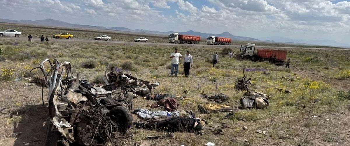 جزئیات تصادف یک تریلی با خودرو حامل اتباع خارجی/ ۹ کشته در پی تصادف تریلی و پژو ۴۰۵ در جاده کرمان