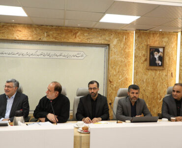 جزئیات نشست جمعی از نمایندگان با وزیر بهداشت؛ تأکید بر کنترل قیمت دارو