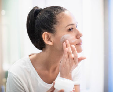 راهنمای انتخاب بهترین کرم روشن کننده پوست