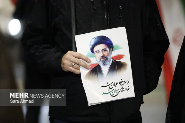 رهبر انقلاب چراغ راه ماست؛ مشهدی‌ها از ایستادگی و وفاداری می‌گویند