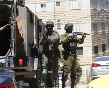 زخمی شدن دو فلسطینی و اسیر شدن یک نفر در جنوب کرانه باختری