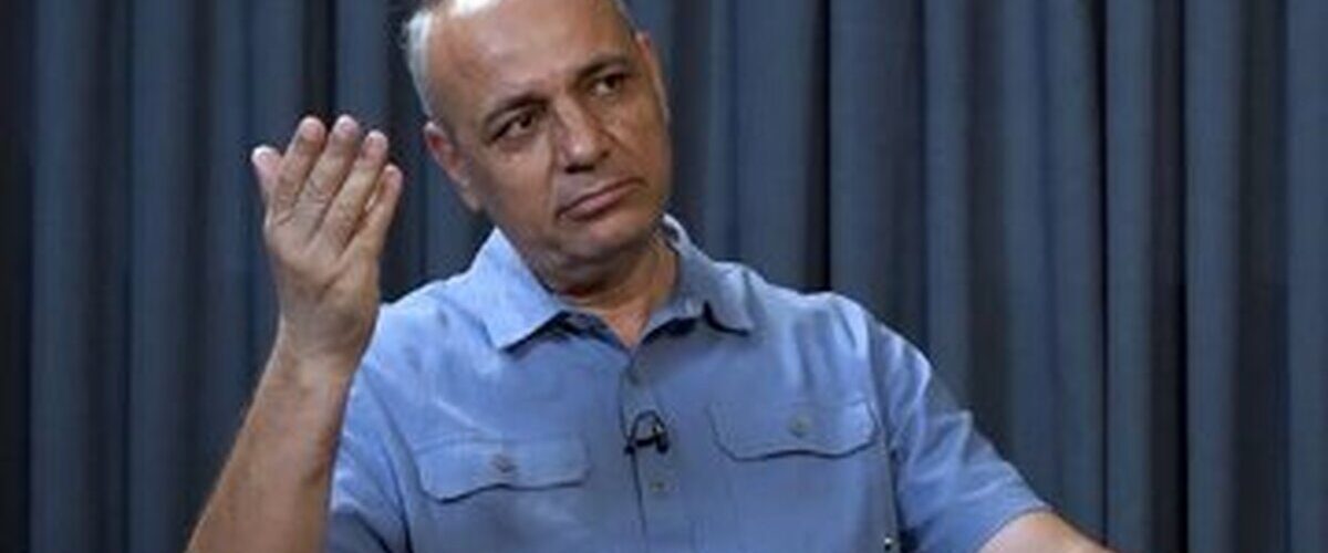 زیدآبادی: بعید می‌دانم پاپ بخواهد بیش از این دهان به دهان این چاکیده‌دهان شود!