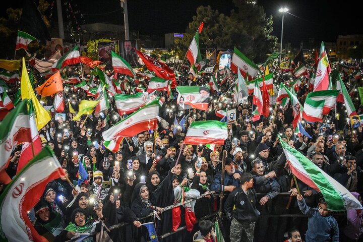 طنین «ایران امام رضا داره این همه جانفدا داره» در خمین