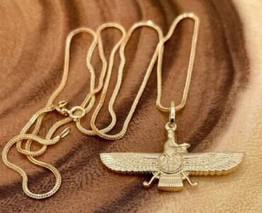 مدل گردنبند فروهر: نمادی از جاودانگی و خرد ایرانی