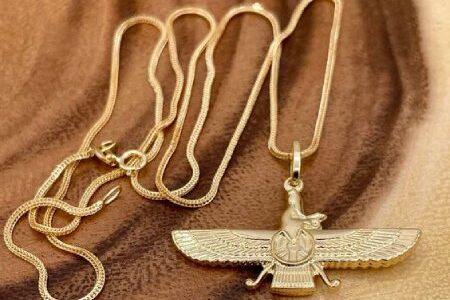 مدل گردنبند فروهر: نمادی از جاودانگی و خرد ایرانی