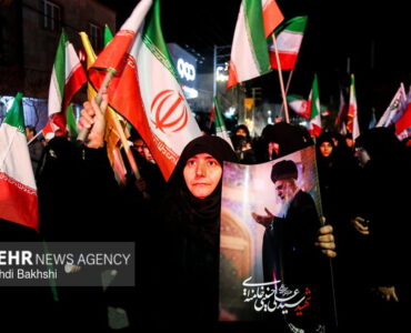 موج ۵۵ ایستادگی قمی‌ها پای وطن