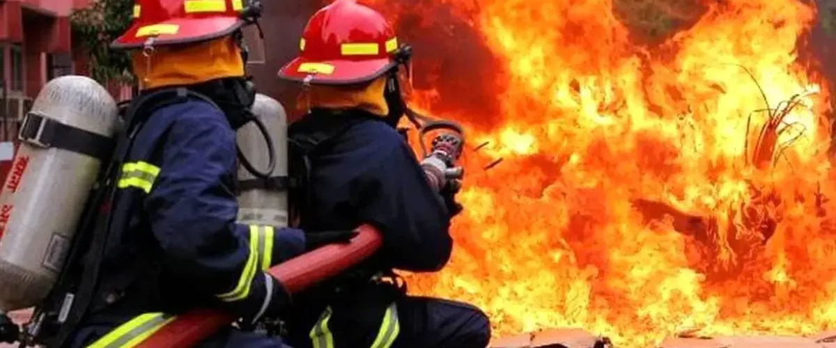 وقوع آتش‌سوزی مهیب در خیابان شافعی درگهان+ جزئیات