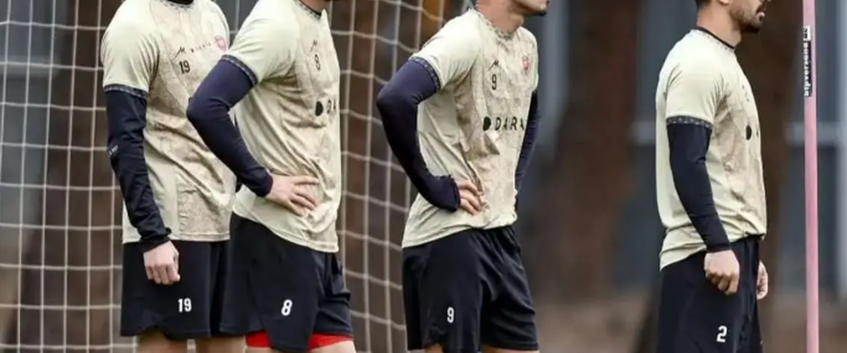 چالش‌های ادامه لیگ برای پرسپولیس/ خارجی‌ها برنمی‌گردند؟