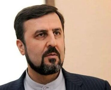 چرا سازمان ملل تجاوز به ایران را حکوم نکرد؟/ سوال غریب آبادی از فرستاده ویژه دبیرکل سازمان ملل