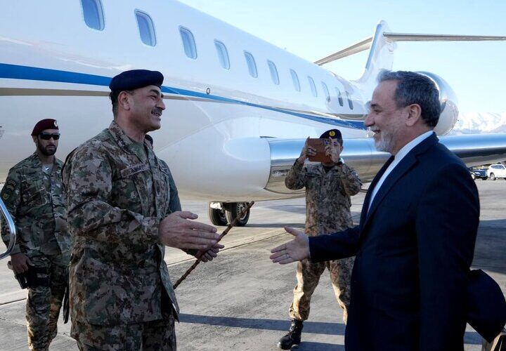 چرا عاصم منیر با لباس نظامی به ایران آمد؟