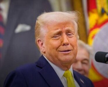 گذرنامه‌های جدید آمریکا با تصویر ترامپ صادر می‌شود!