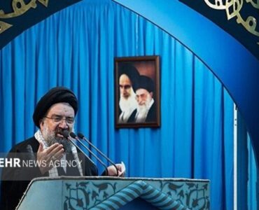 آیت الله خاتمی: دشمن در مذاکرات به دنبال تسلیم ملت ایران است