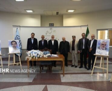 ادای احترام استاندار تهران به شهدای هستهای دانشگاه شهید بهشتی ادای احترام استاندار تهران به شهدای هستهای دانشگاه شهید بهشتی