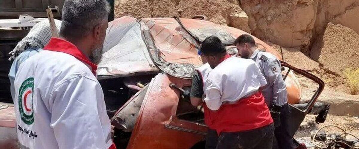 انفجار پژو ۴۰۵ پس از سقوط مرگبار به دره / آمار فوتی‌ها و مصدومان