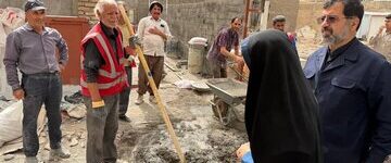 بازدید وزیر راه و شهرسازی از مناطق مسکونی آسیبدیده جنگ تحمیلی سوم در قم بازدید وزیر راه و شهرسازی از مناطق مسکونی آسیبدیده جنگ تحمیلی سوم در قم