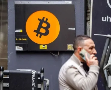 بیت‌کوین از جمع ۱۰ دارایی برتر خارج شد