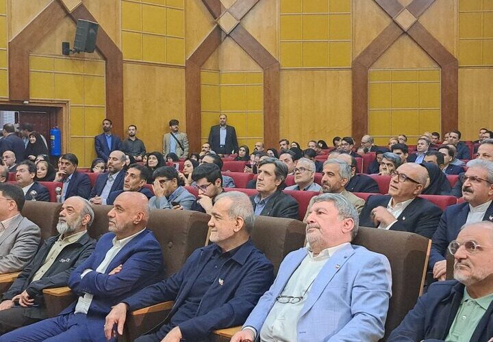 حضور غیرمنتظره پزشکیان در گردهمایی مدیران روابط عمومی سازمان‌ها