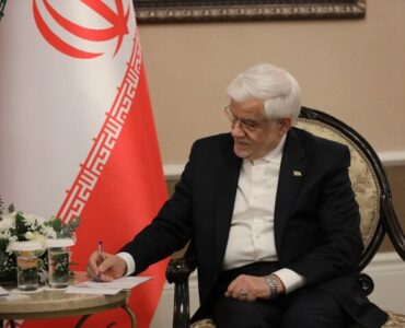 عارف: قهرمانی جوانان وزنه‌بردار، تجلی امید در برابر فشارهای دشمنان است