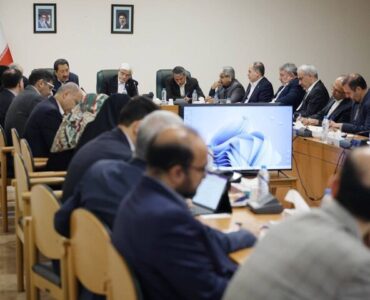 عارف: هیچ کس منکر وجود گرانی در بازار نیست