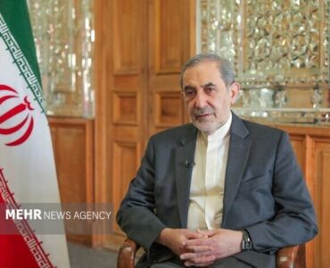 ولایتی: ضامن عینی بقای توافق،⁧‫تنگه هرمز‬⁩ است