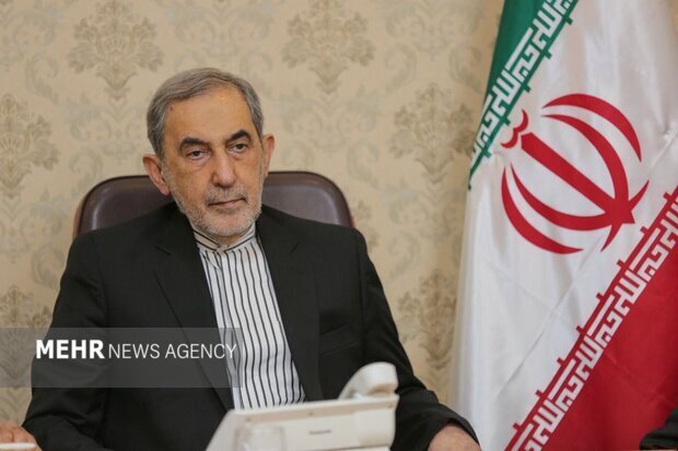 ولایتی: ملوانان آمریکا ابزار نمایش برای پیروزی ترامپ در انتخاب هستند