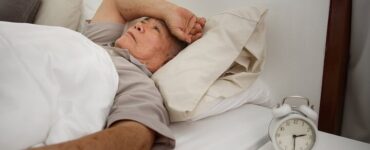  پیگیری مداوم اخبار قبل از خواب بی‌خوابی را تشدید می‌کند