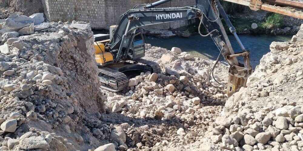 آغاز عملیات بهسازی و تعمیر پل «ابوالعباس» در شهرستان
باغملک