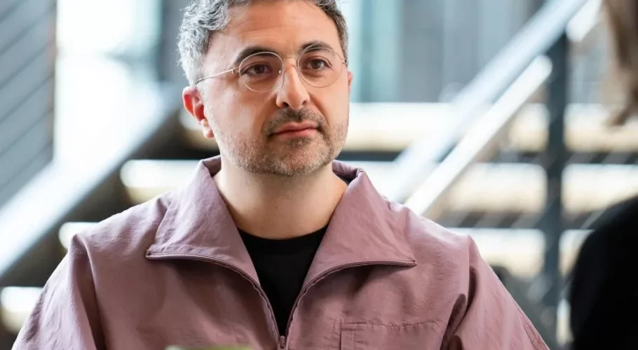انتقاد مصطفی سلیمان از آنتروپیک: القای حس خودآگاهی به مدل Claude خطرناک است