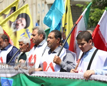 تجدید میثاق کفن پوشان ورامینی با امام شهید در میدان فلسطین تهران تجدید میثاق کفن پوشان ورامینی با امام شهید در میدان فلسطین تهران
