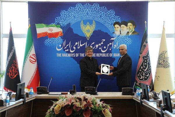 تقدیر مدیرعامل راه‌آهن از خدمات معاون پیشین بازرگانی و
بهره‌برداری/ سرپرست جدید منصوب شد