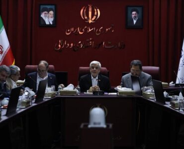 عارف: ایران دشمن را در صورت محاسبه غلط، شگفت زده میکند عارف: ایران دشمن را در صورت محاسبه غلط، شگفت زده میکند